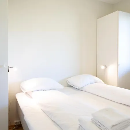 Lindesnes Havhotel מלון דירות 4*